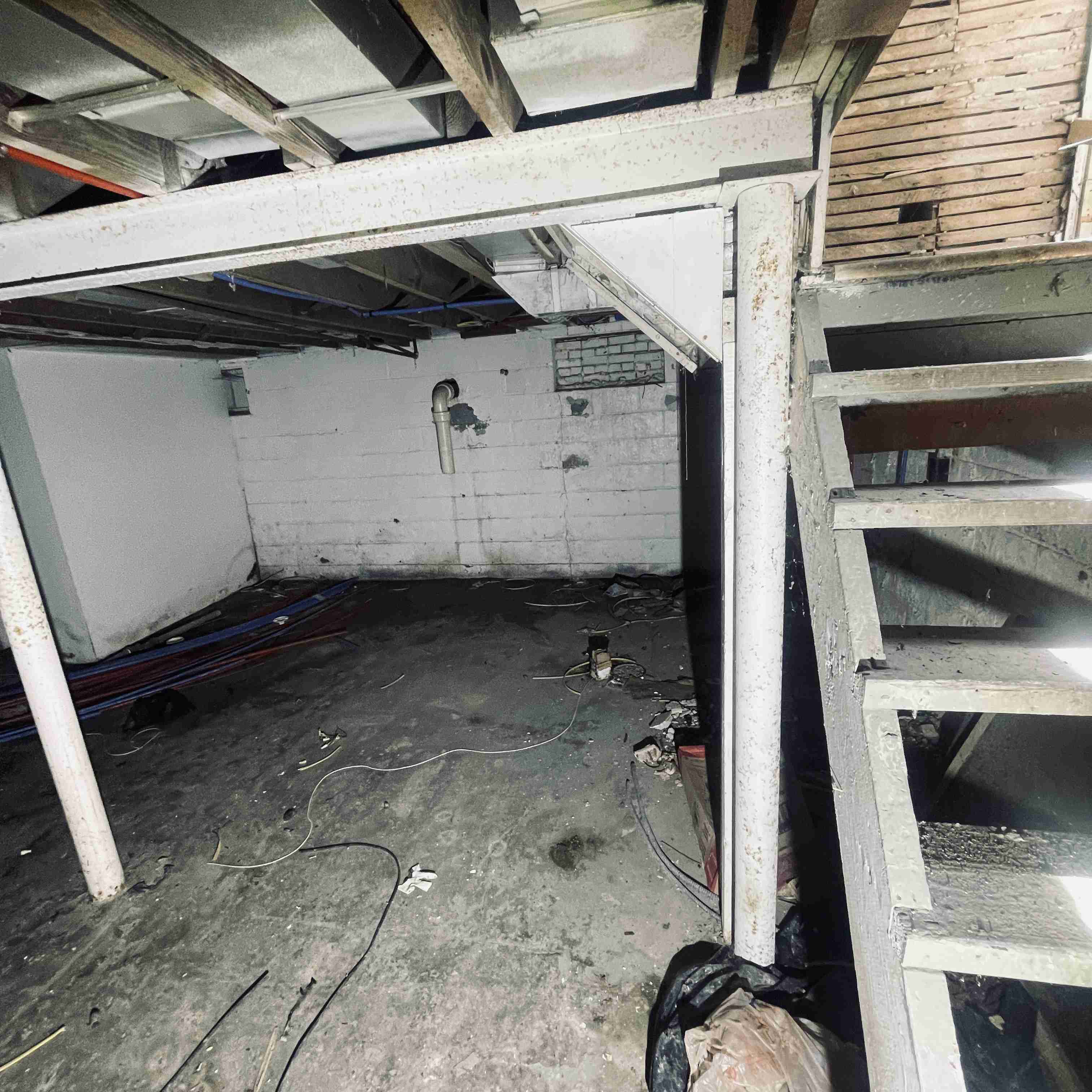 14910 Robson (64).jpg